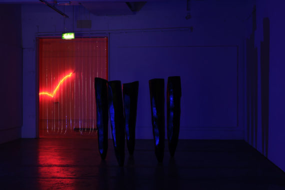 Critique: ‘Dissolving Histories: An Unreliable Presence’