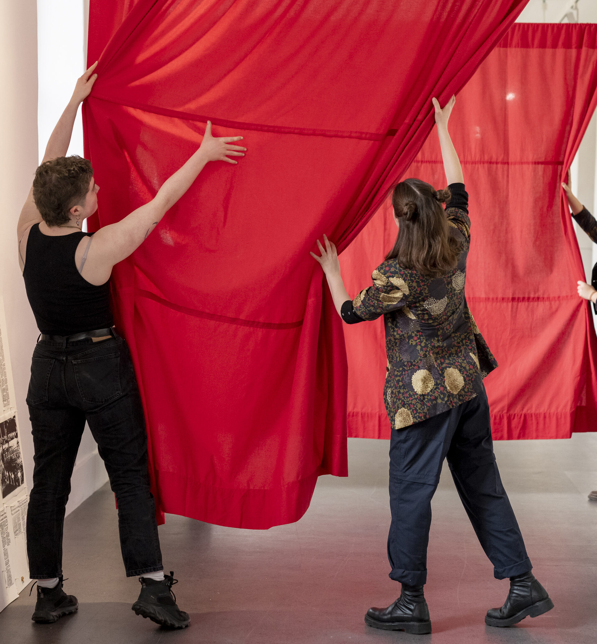 Installasjonsvisning, Sarah Pierce, Campus (2011), levende arbeid som en del av utstillingen 'Sarah Pierce: Scene of the Myth' på IMMA; fotografi av Louis Haugh, med tillatelse av kunstneren og IMMA.